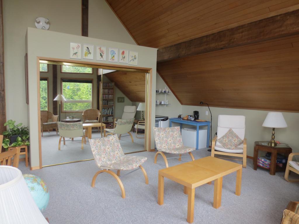 Moon And Sixpence Bed & Breakfast Ucluelet Dış mekan fotoğraf