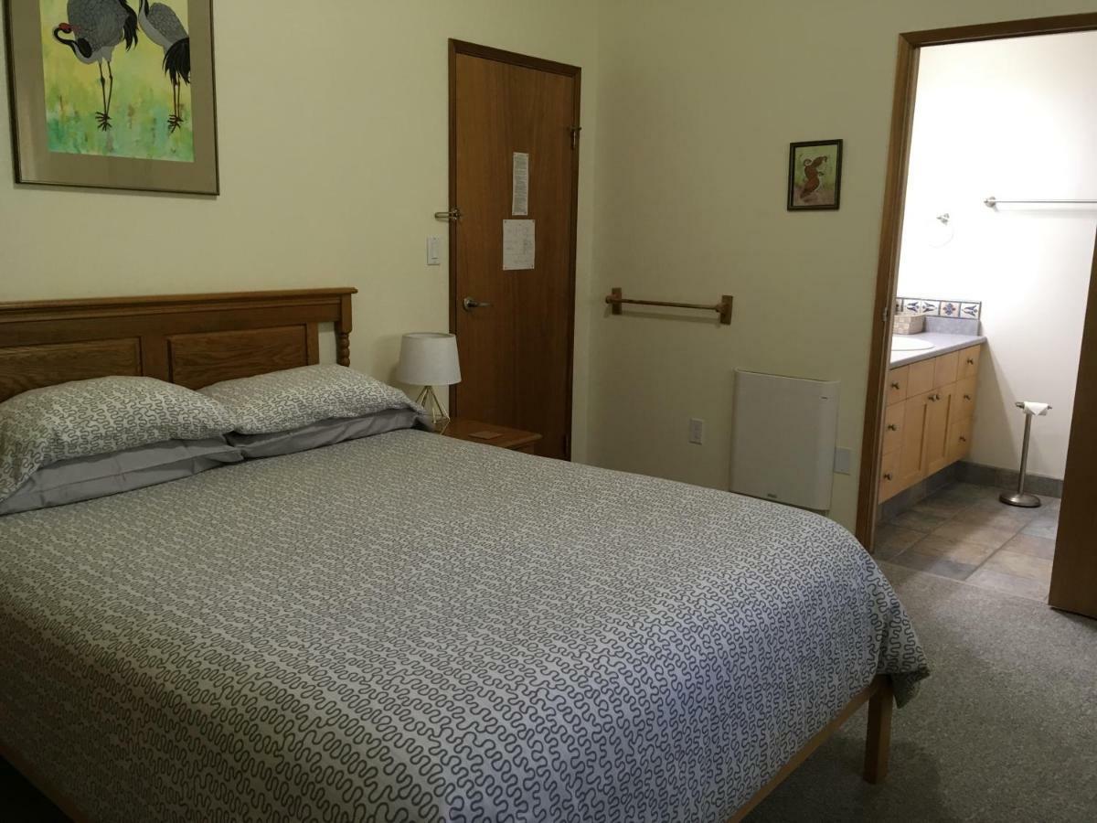 Moon And Sixpence Bed & Breakfast Ucluelet Dış mekan fotoğraf